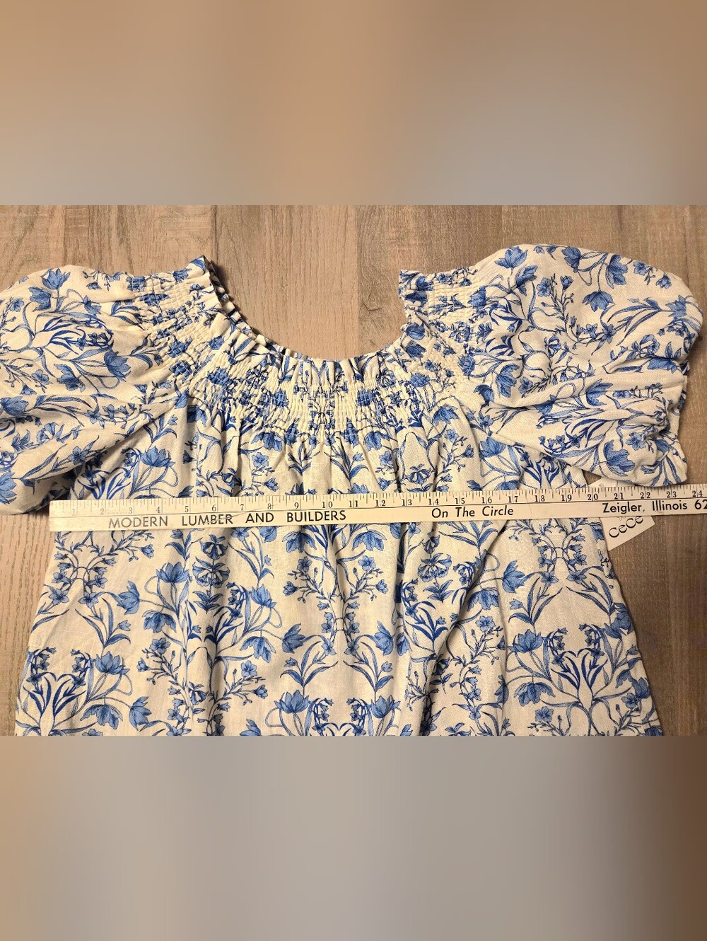 NWT CeCe Blue & White Bubble Sleeve Top Toile Floral Linen Blend Medium (F30) - Picture 8 of 9